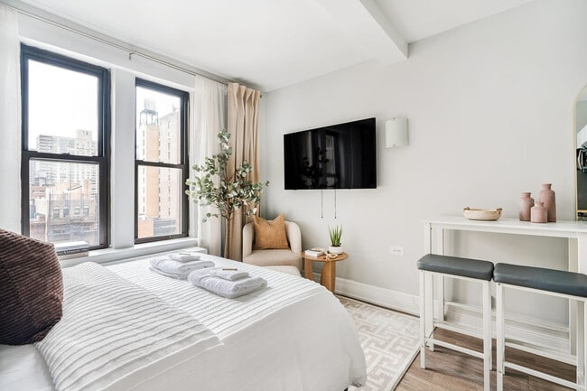 Building Photo - 240 W 73rd St