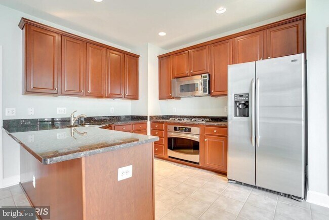 Building Photo - 2159 Oberlin Dr