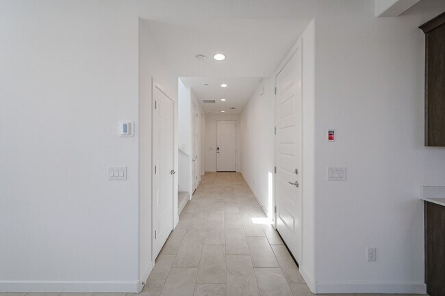 Building Photo - 4-Bedroom Home in Mystic at Lake Pleasant