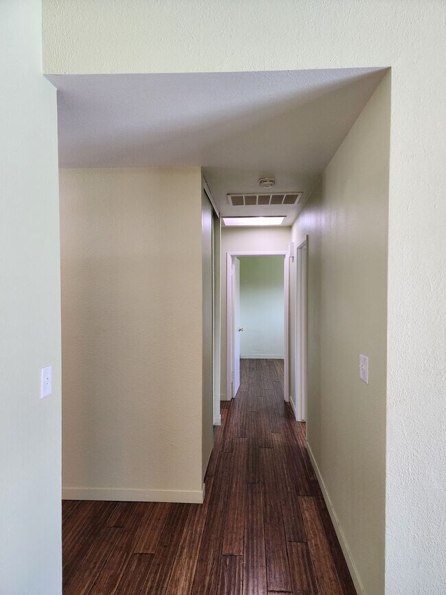 Building Photo - 3 Bedroom 2 Bathroom with Pool Near Davis High School