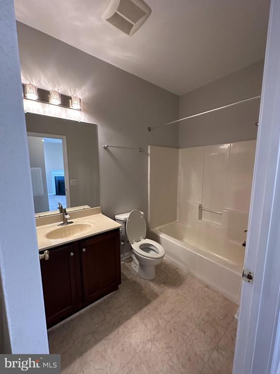 Building Photo - 702 Van Gogh Ct