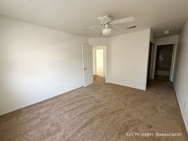 Building Photo - 2840 Lone Cliff Dr