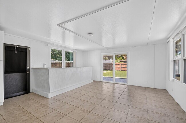Building Photo - 907 Wright Dr