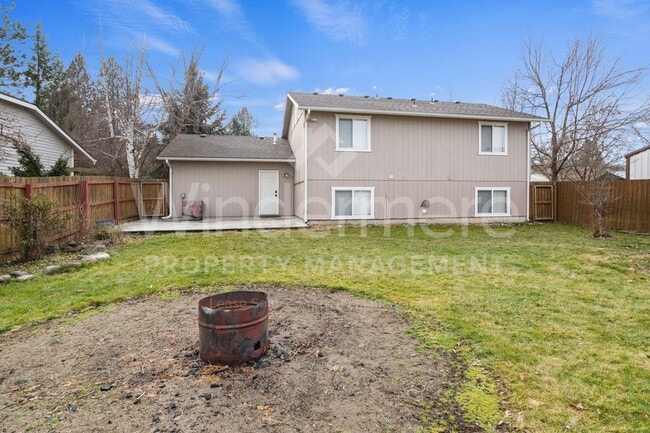 Building Photo - Beautiful 3-bedroom Home Next To Black Bay Park In Post Falls