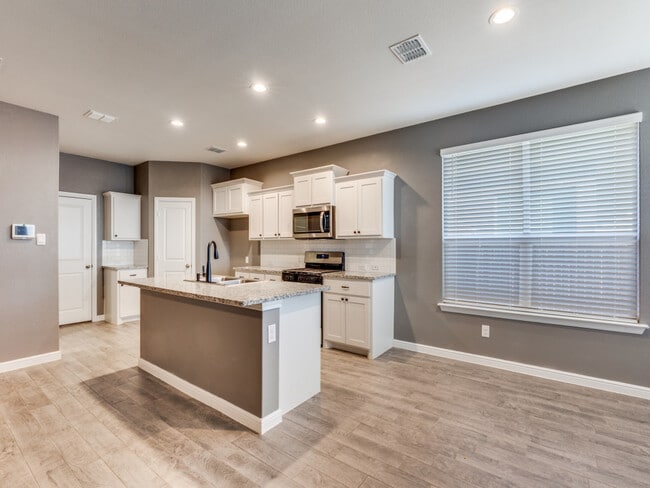 Building Photo - 181 Driftoak Dr