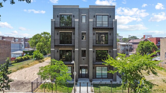 Primary Photo - 4336 S Vincennes Ave