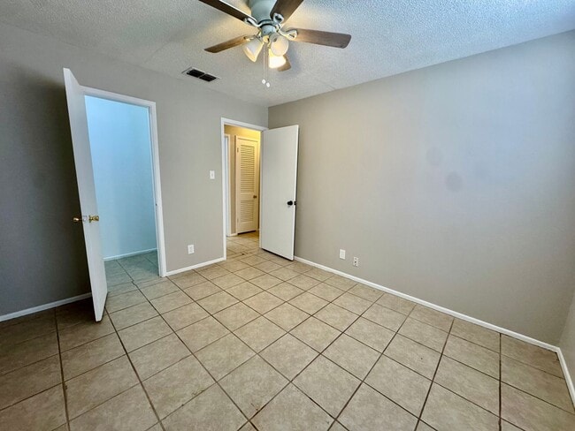 Building Photo - Unbelievable location! Available Today!