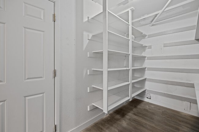 Building Photo - 60 Millpond Dr