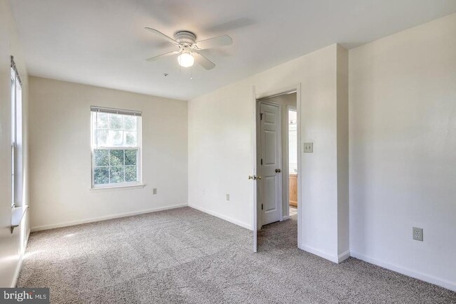 Building Photo - 2018 Cooper Point Ct