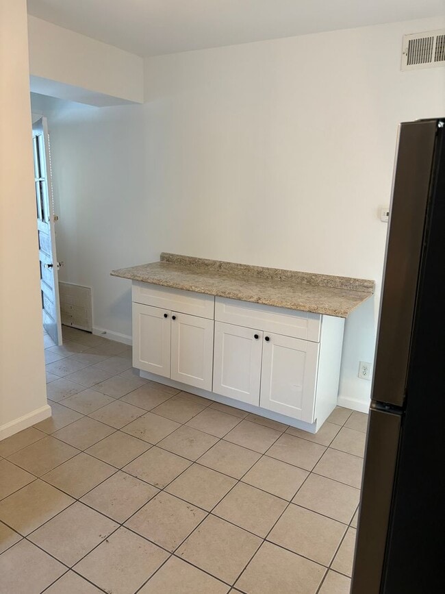 Building Photo - 27 Lansing St