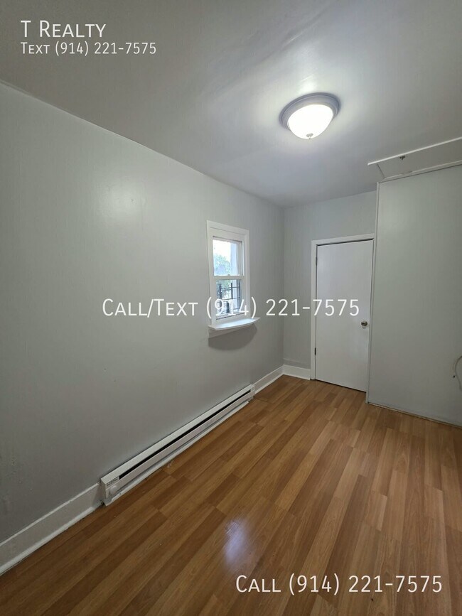 Building Photo - 14 Thurman St