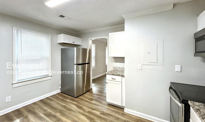 Building Photo - 2168 Rexford Dr