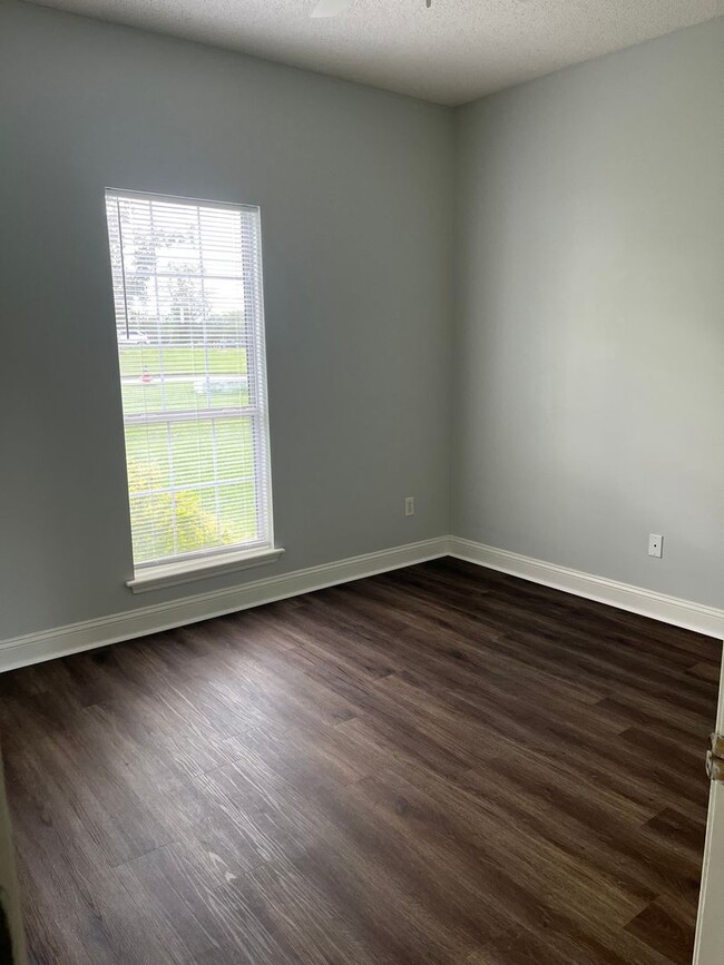 Building Photo - 250 Mayfield Dr