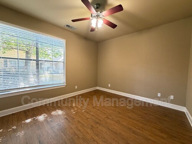 Building Photo - 809 Summer Breeze Dr