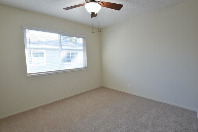 Building Photo - Bright and Updated 2 Bedroom 1 Bath Condo in Cambrian Area