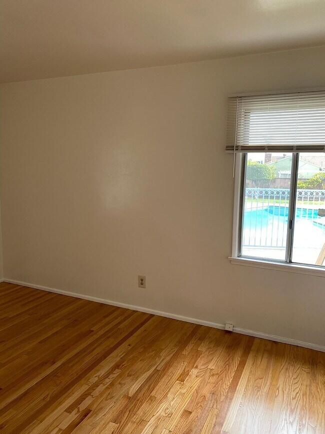 Building Photo - 11820 Pomering Rd