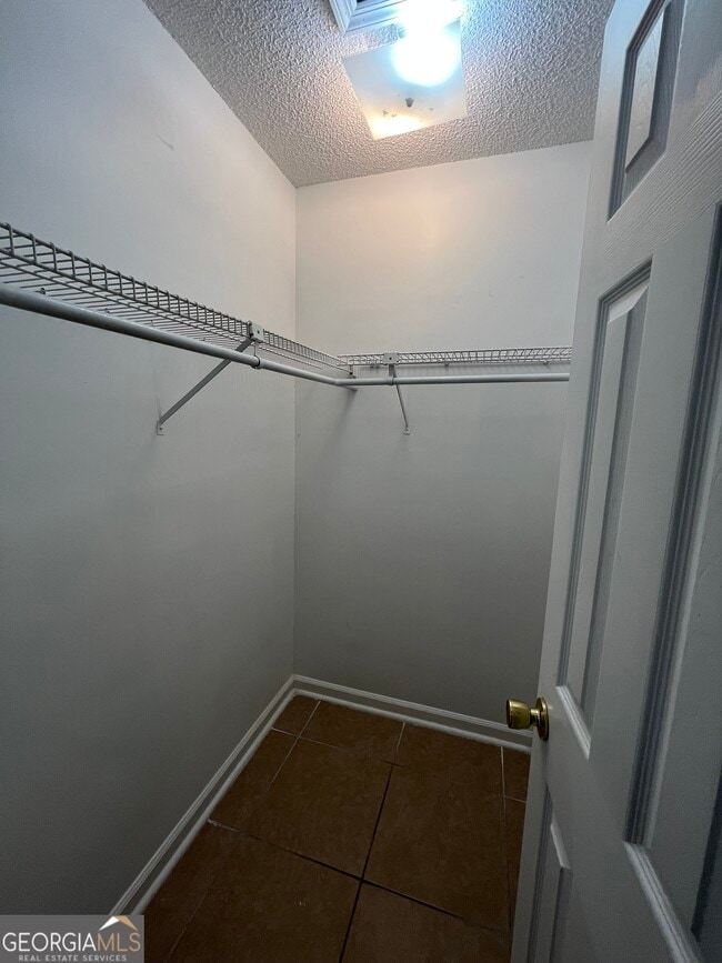 Building Photo - 412 Admiral's Walk Dr