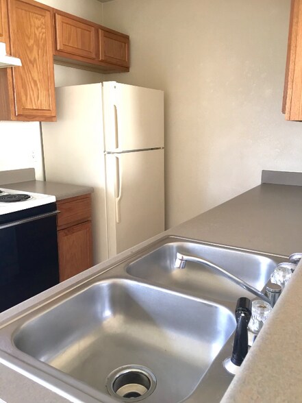 Building Photo - 5806 Redstone Dr