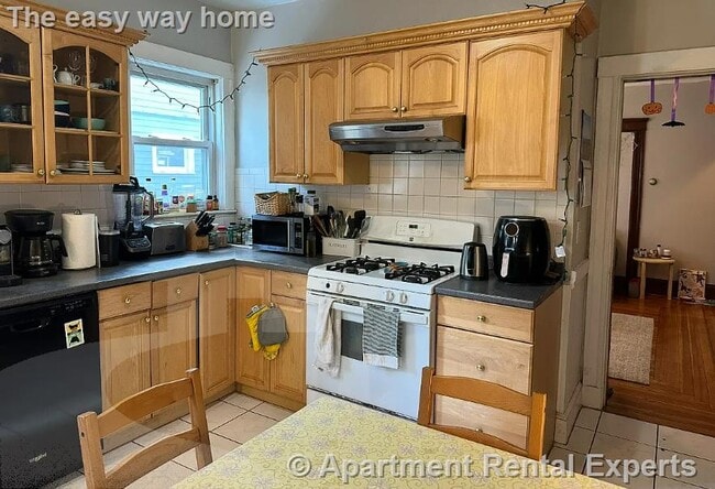 Building Photo - 183 College Ave