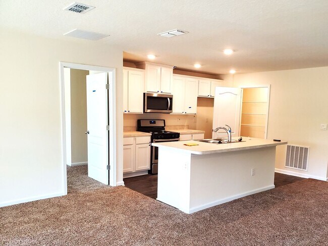 Building Photo - Welcome to this beautiful 3-bedroom, 2-bat...