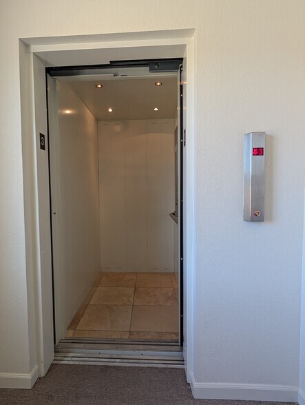 Building Photo - 2631 E 15th St