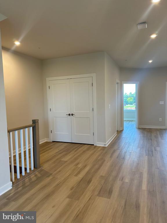 Building Photo - 43799 Middleway Ter