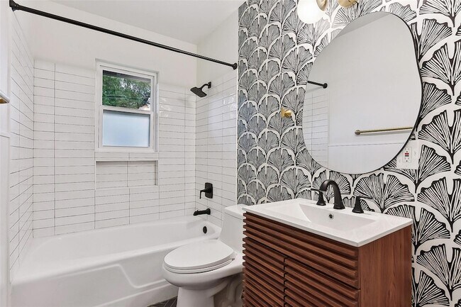 Building Photo - 11900 Dove Haven Dr