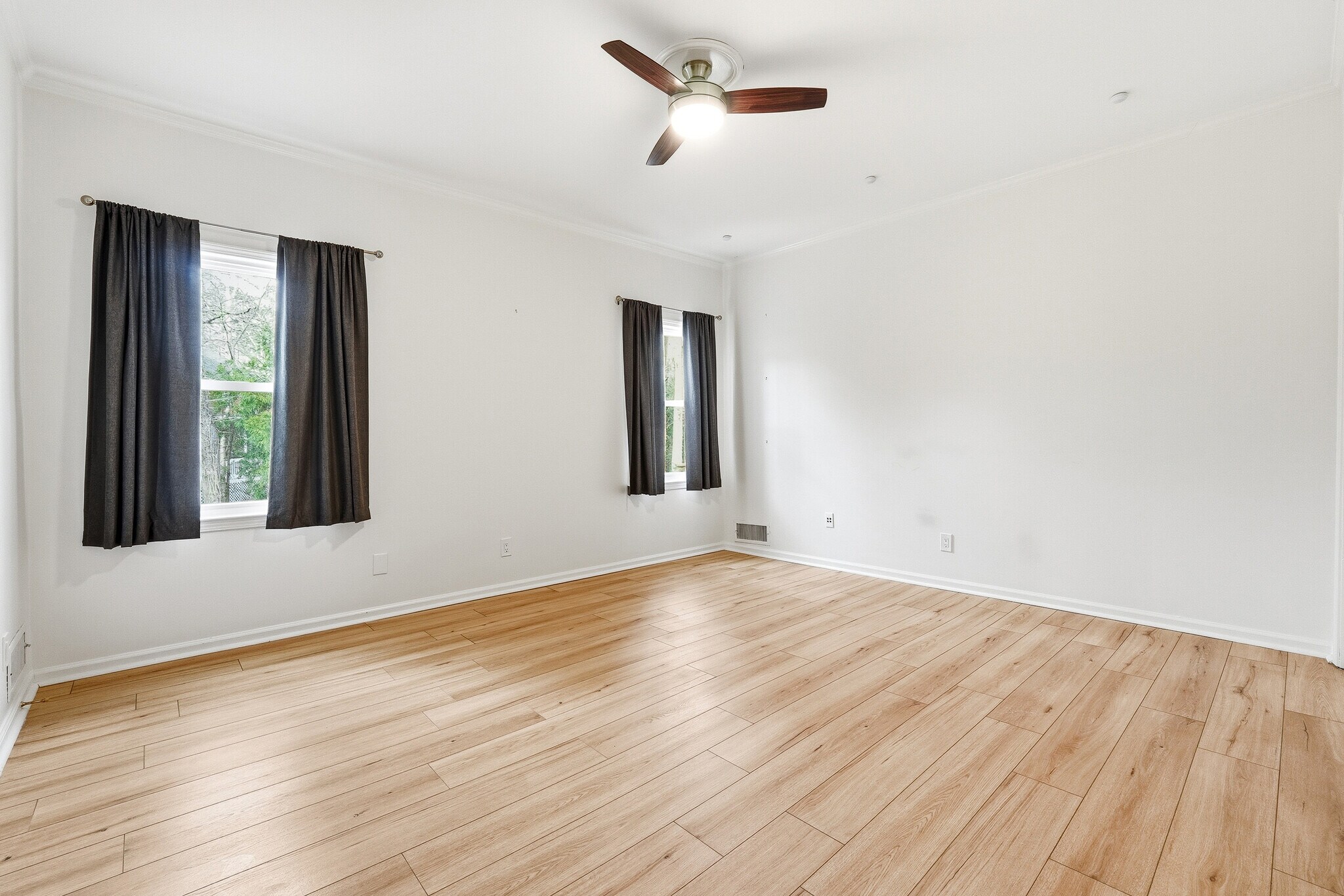 Building Photo - Room in House on River Park Dr