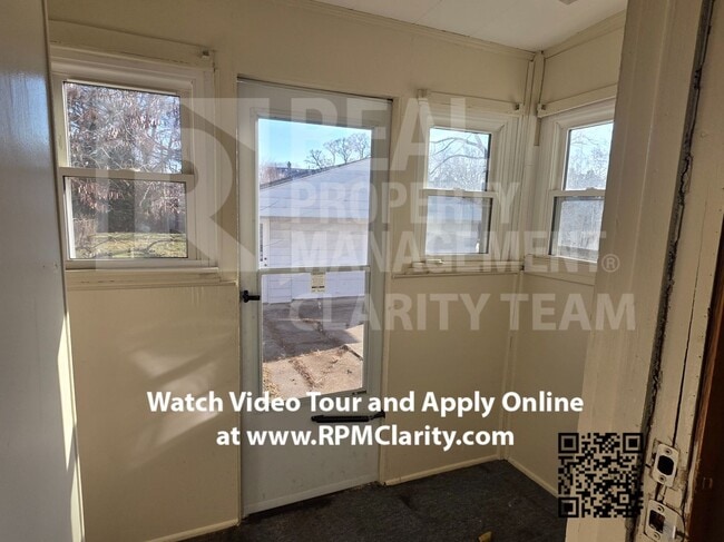 Building Photo - 4 Bed/1.5 Bath Five Point Home Recently Renovated