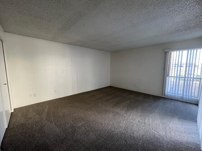 Building Photo - 11040 N 28th Dr