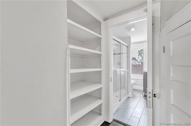 Building Photo - 2065 Barnum Ave