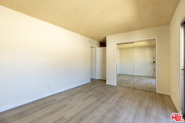 Building Photo - 1033 6th St