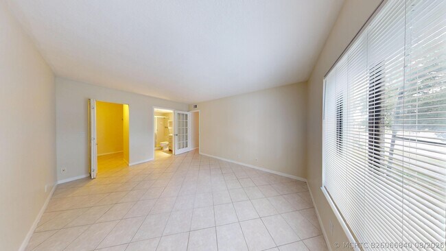Building Photo - 1015 Green Pine Blvd