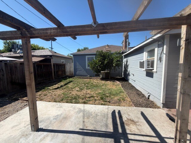 Building Photo - Stockton 2 Bedroom 1 Bathroom Home