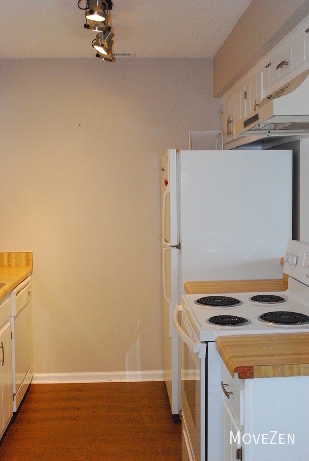 Building Photo - 1801 Canal Dr