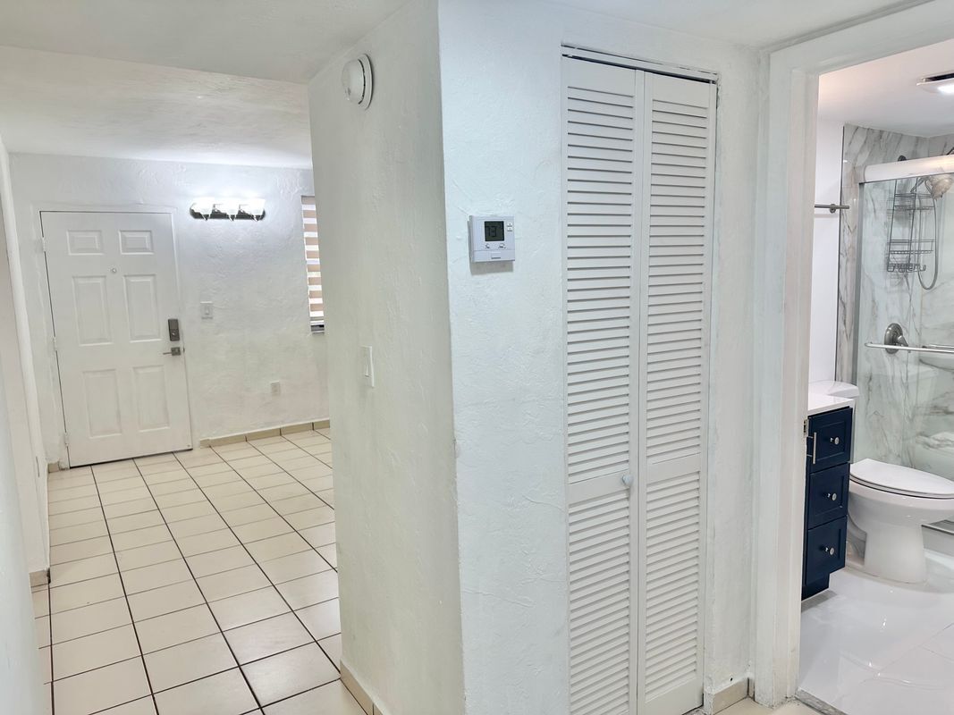 Building Photo - 4655 Palm Ave