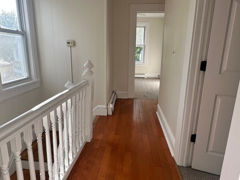 Building Photo - 10 Clinton St