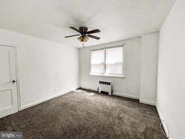 Building Photo - 5971 Woodcrest Ave