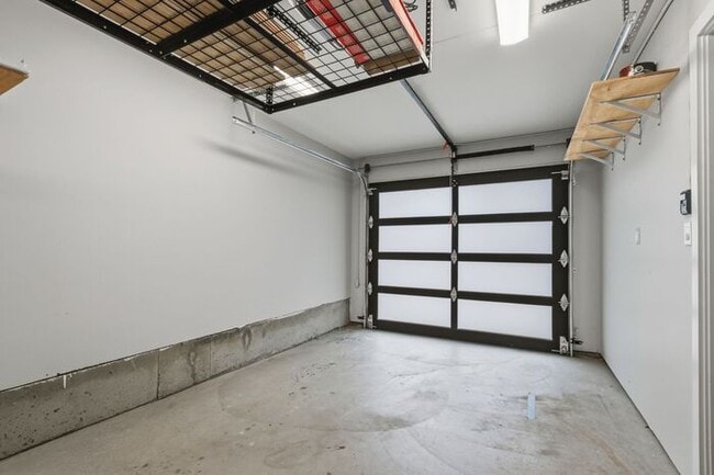 Building Photo - Stunning Standalone Townhome In Coveted Lincoln Park w/ AC (1st Month Free)