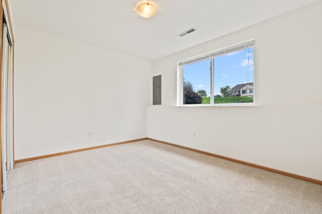 Building Photo - 21 Redtail Bend