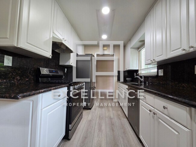 Building Photo - Beautiful 3/2.5 Home With 2 Fireplaces, Updated Kitchen, Spacious Yard and Covered Patio