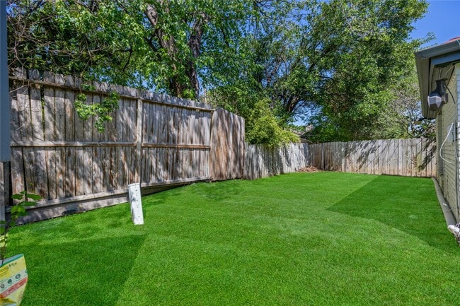 Building Photo - 11906 Pepperdine Ln