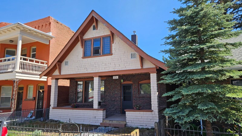 Building Photo - 826 W Silver St