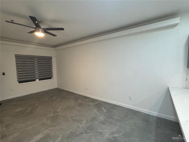 Building Photo - 901 E Yuma Ave