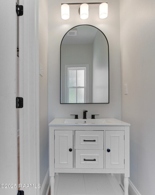 Building Photo - 424 Eraste Landry Rd