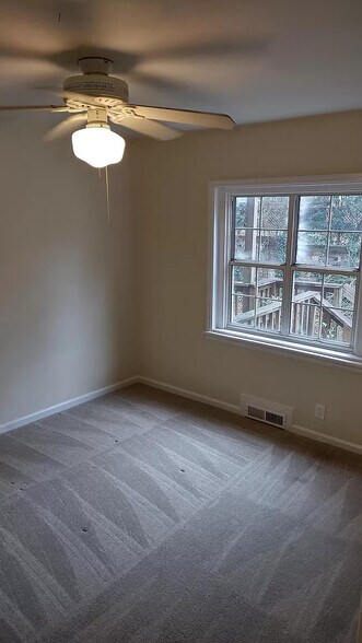 Building Photo - 211 Garden Ln