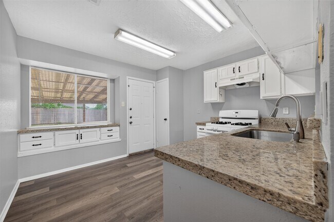 Building Photo - 2403 Autumn Springs Ln