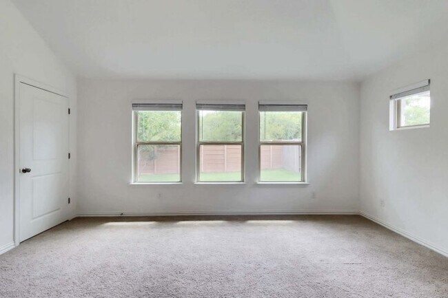 Building Photo - 271 Jefferson Dr