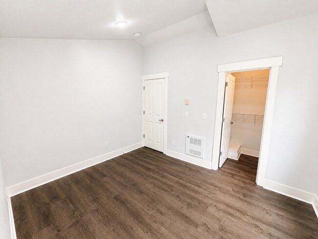 Building Photo - 9215 Roosevelt Way NE