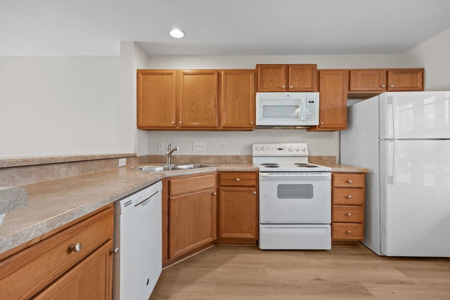 Building Photo - 8024 River Watch Lane